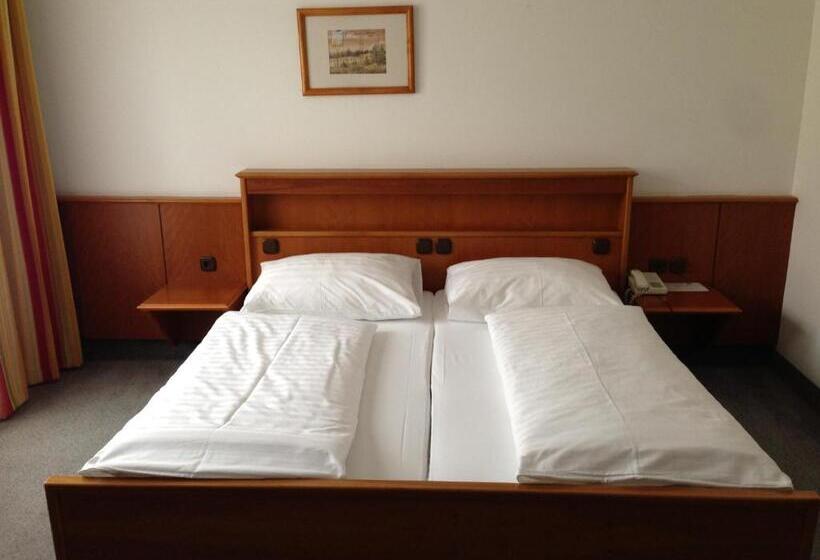 Номер Стандарт, Eisenbock S Strasser Hof