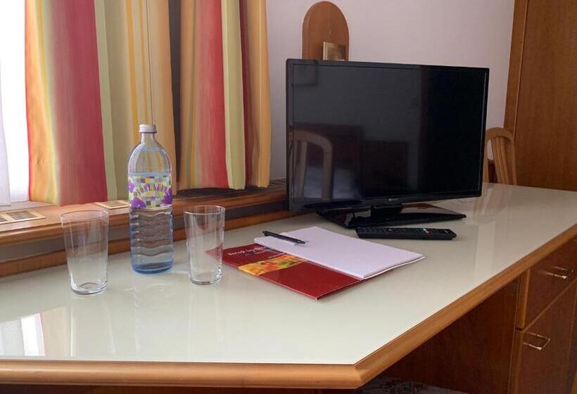 Номер Стандарт, Eisenbock S Strasser Hof