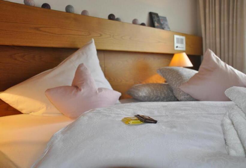 标准房带园景, St. Pankraz