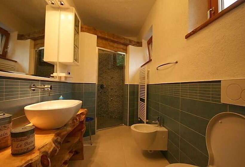 סוויטה דלוקס, Tivet