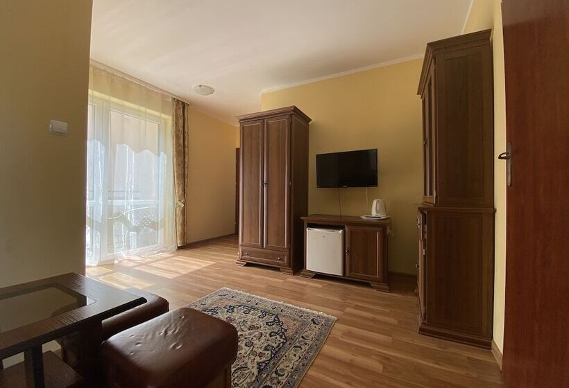 סוויטת קומפורט, Willa Kliper