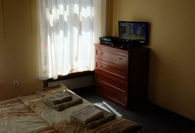 Quarto standard, Academus Pub & Guest House