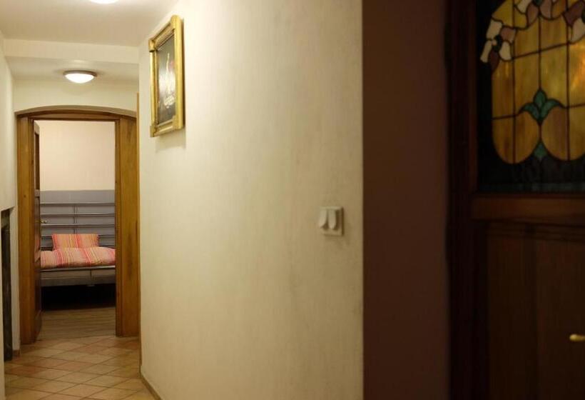 Quarto standard, Academus Pub & Guest House