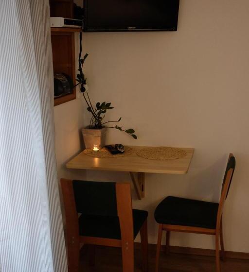 Quarto standard, Academus Pub & Guest House