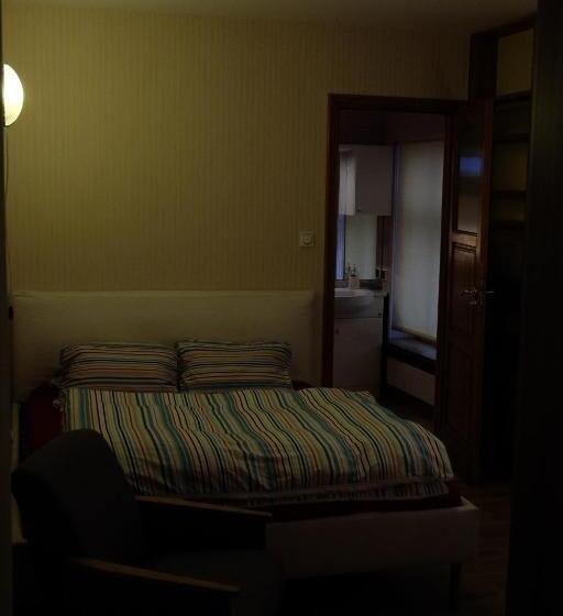 Quarto Economy, Academus Pub & Guest House