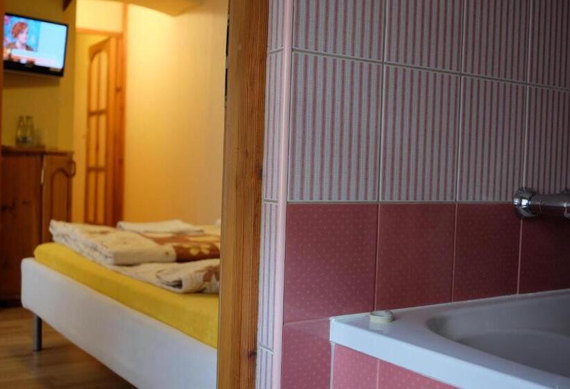 Quarto Economy, Academus Pub & Guest House