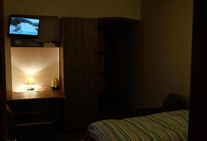 Quarto Economy, Academus Pub & Guest House