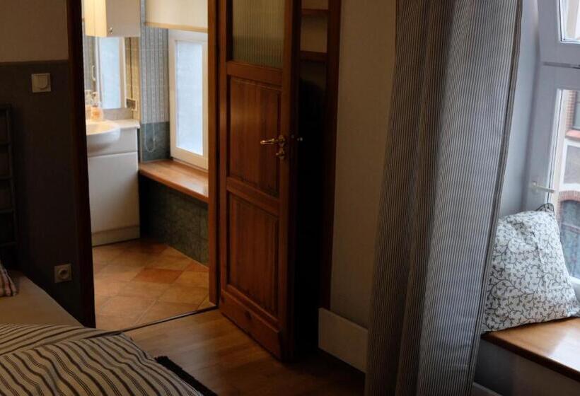 Quarto standard, Academus Pub & Guest House