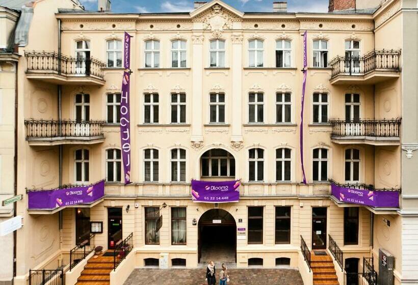 共用房间的床, Blooms Boutique Hostel