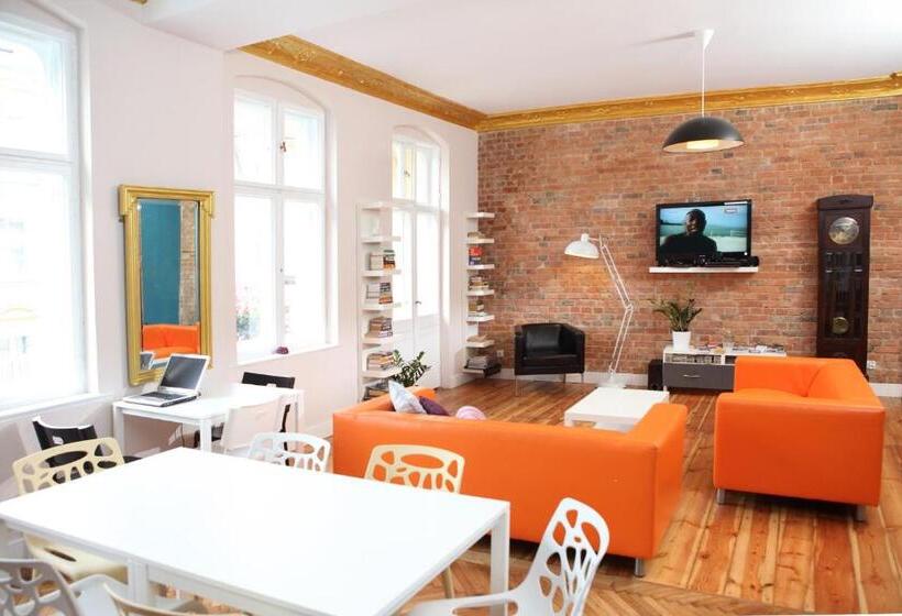 带共用浴室的标准房间, Blooms Boutique Hostel