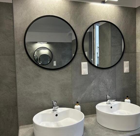 带共用浴室的标准房间, Blooms Boutique Hostel