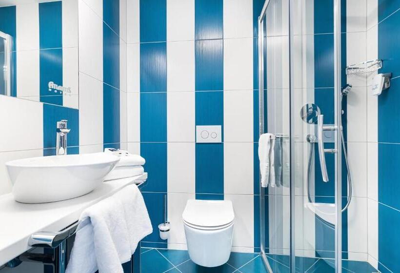 غرفة قياسية بلس, Atlantis