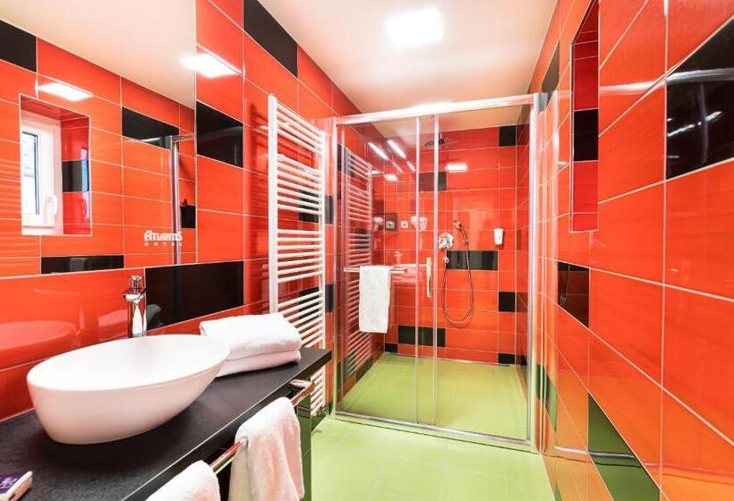 غرفة قياسية بلس, Atlantis