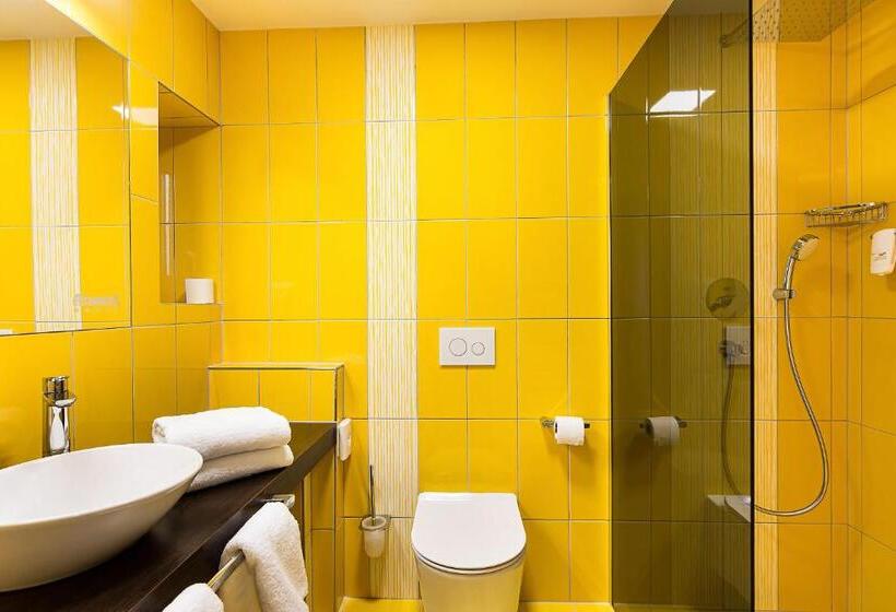 غرفة قياسية بلس, Atlantis