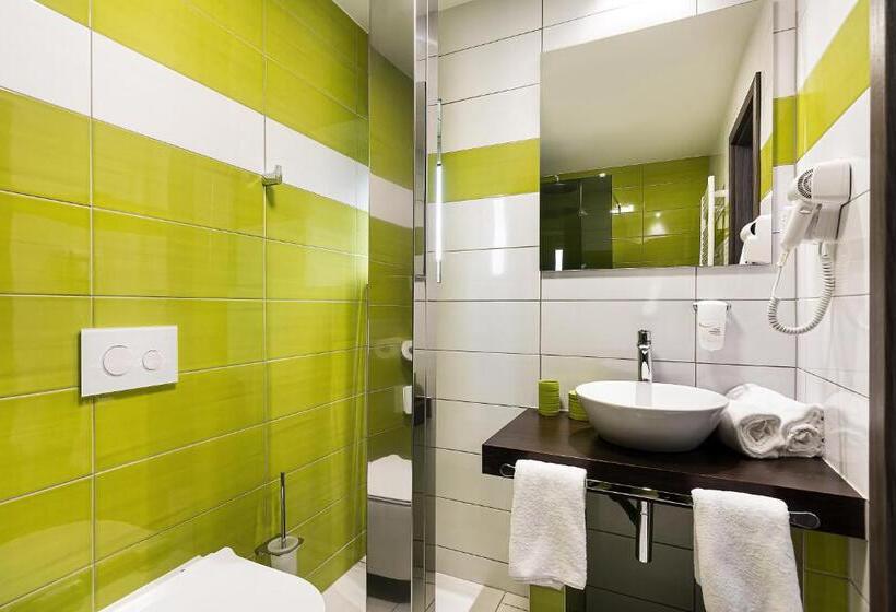 غرفة قياسية بلس, Atlantis