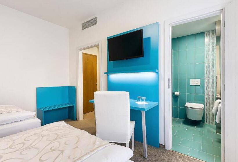 غرفة قياسية بلس, Atlantis