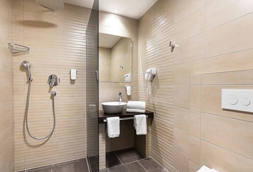 غرفة قياسية بلس, Atlantis