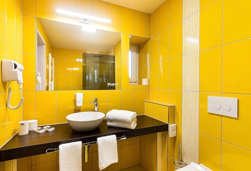 غرفة قياسية بلس, Atlantis