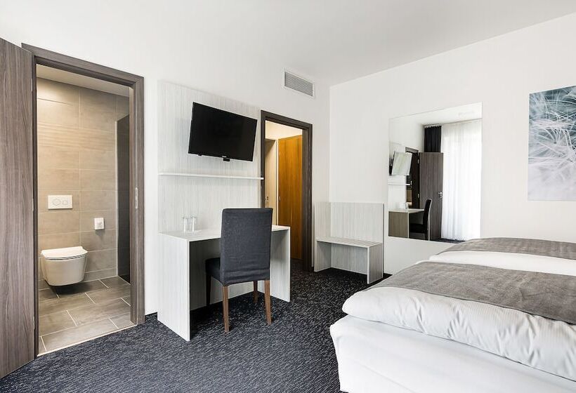 غرفة قياسية بلس, Atlantis