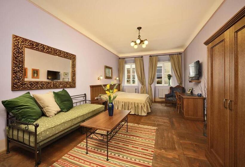 غرفة قياسية, Edward Kelly