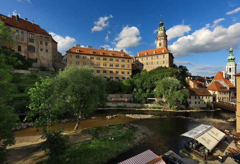 غرفة ديلوكس, Edward Kelly