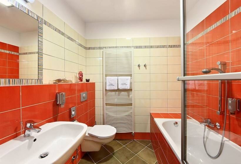 غرفة ديلوكس ذات إطلالة, Edward Kelly