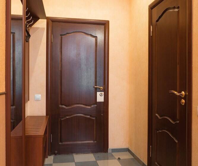 غرفة قياسية, Empire Park