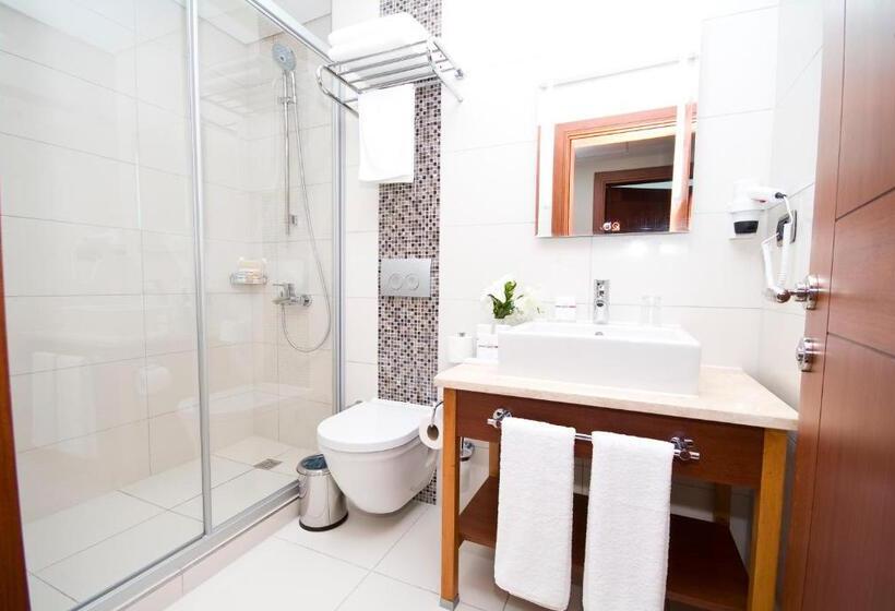 اتاق استاندارد سه نفره, Innpera