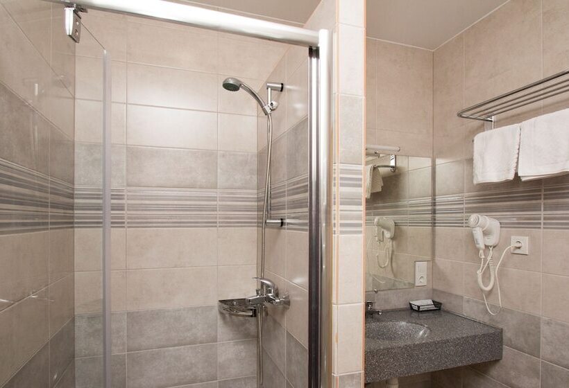 غرفة قياسية ثلاثية, K Vizit