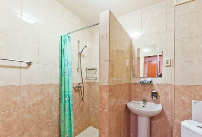 غرفة قياسية رباعية, K Vizit