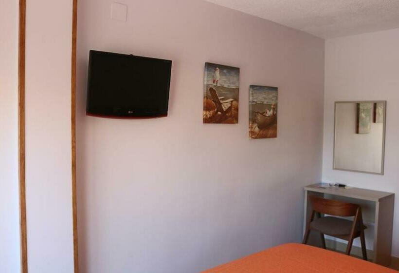 غرفة قياسية ثلاثية, Marina