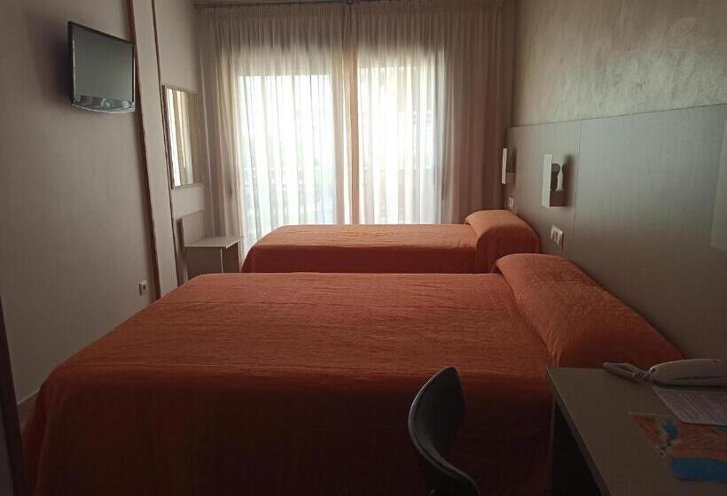 غرفة قياسية ثلاثية, Marina