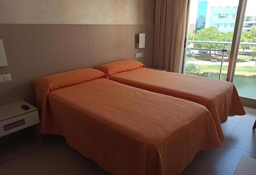 غرفة قياسية, Marina