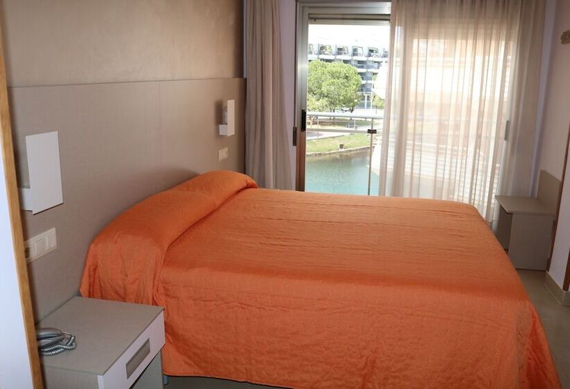 غرفة قياسية, Marina