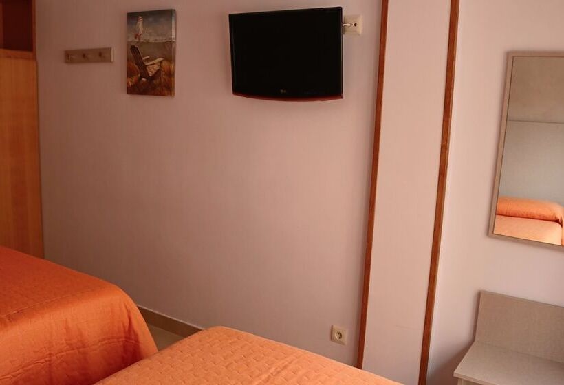 غرفة قياسية ثلاثية, Marina