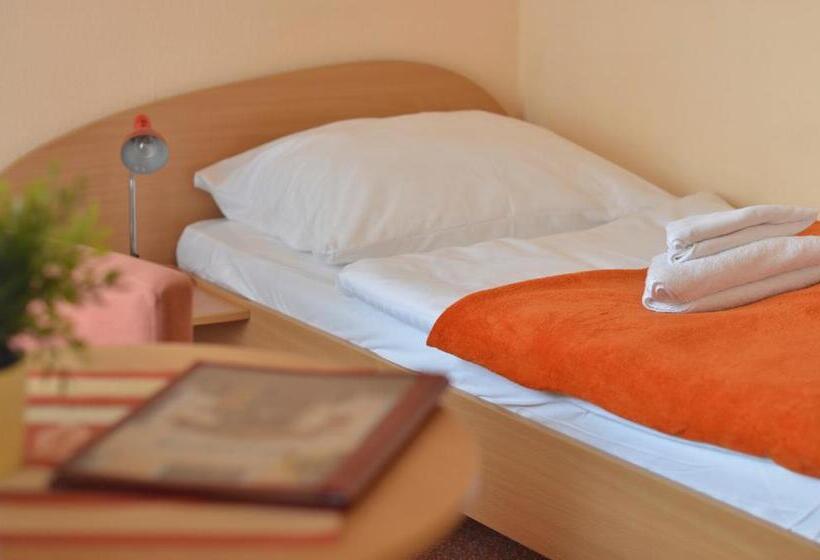 标准单人间, Paradies