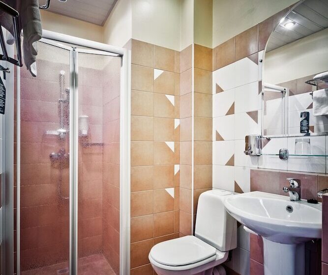 Standard Single Room, Shelfort