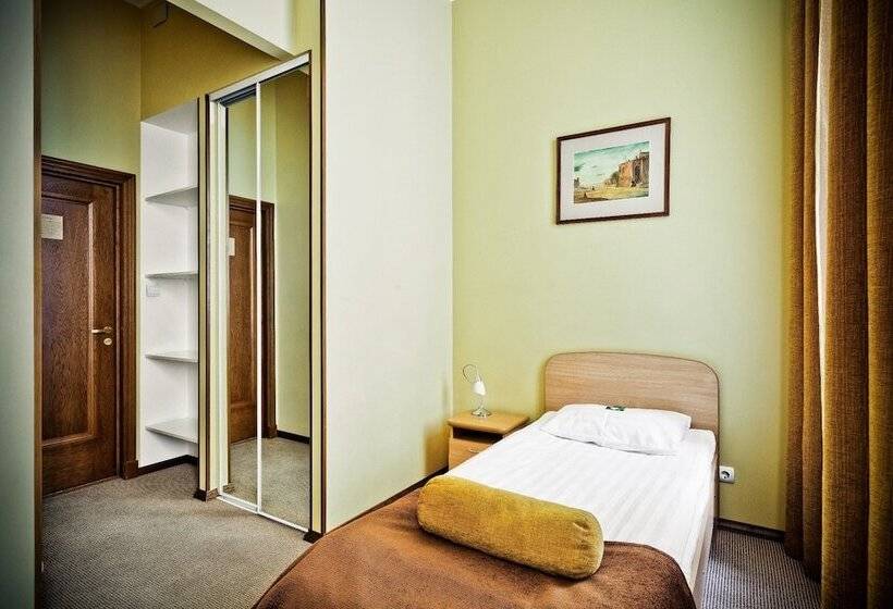 Standard Single Room, Shelfort