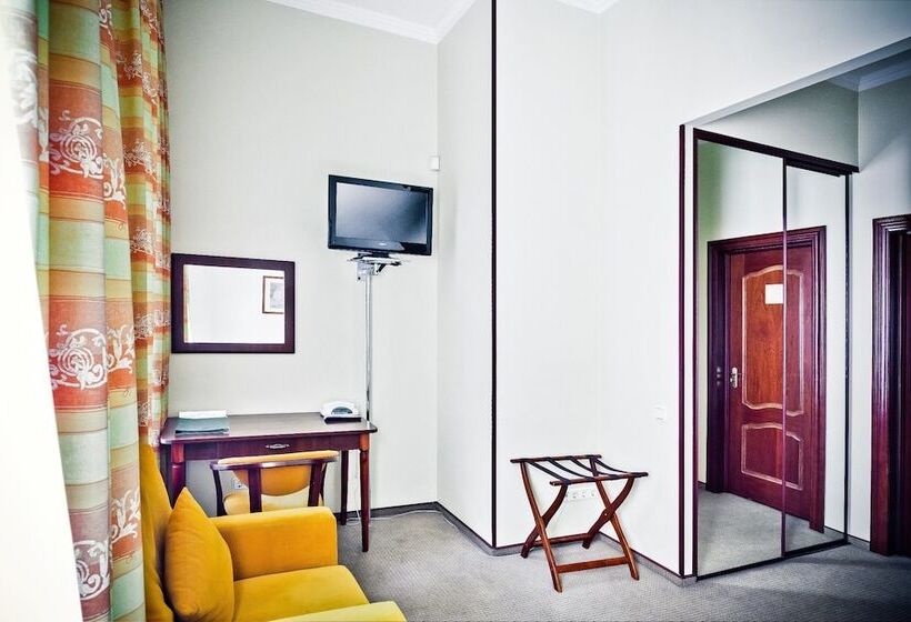 Superior Single Room, Shelfort