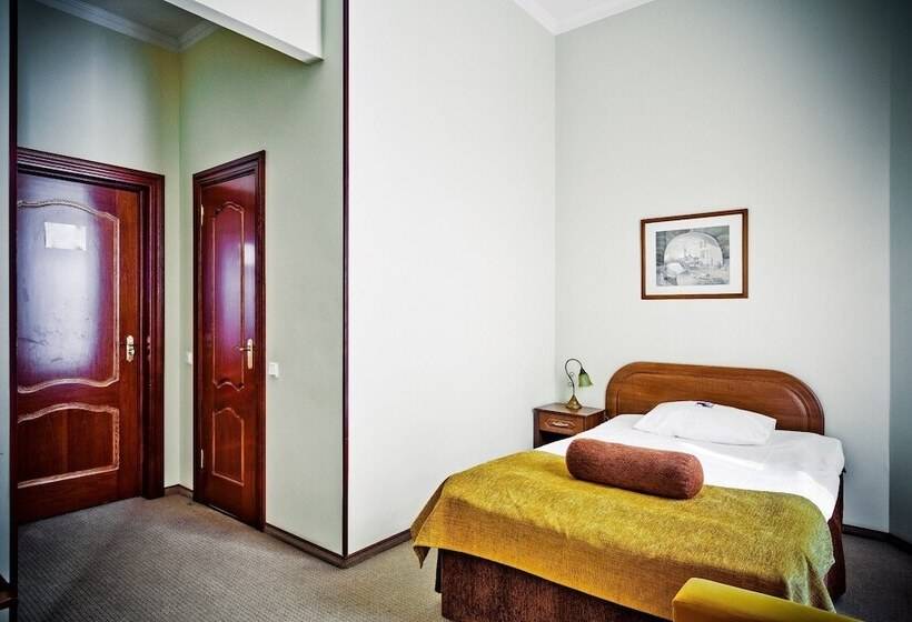 Superior Single Room, Shelfort