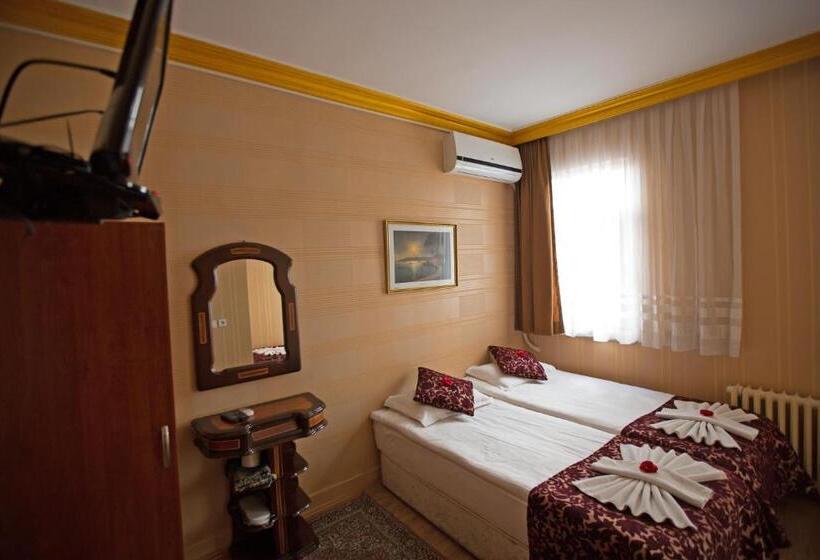 スタンダードトリプルルーム, Sirkeci Emek