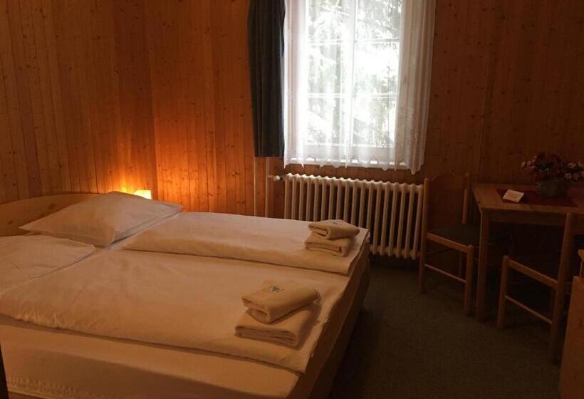 标准间, Tři Růže