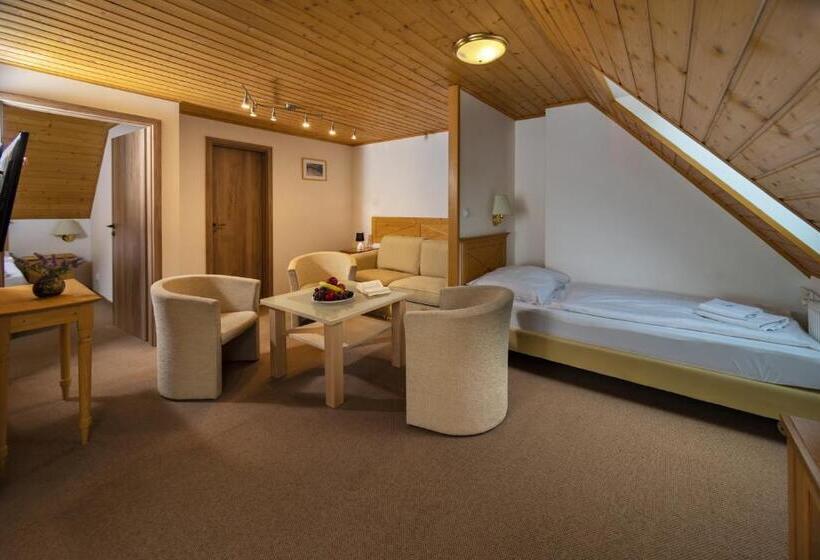 家庭间, Tři Růže