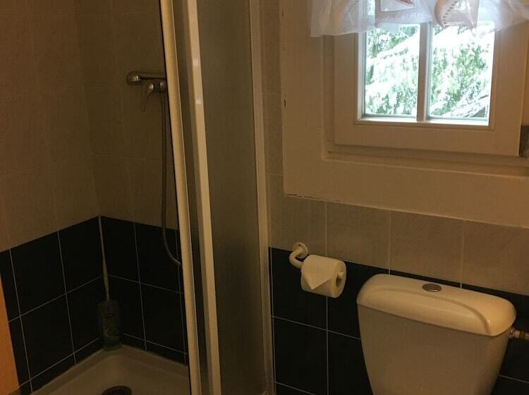 标准间, Tři Růže