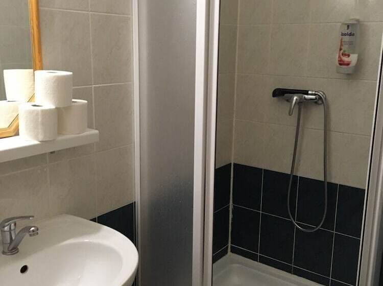 标准间, Tři Růže