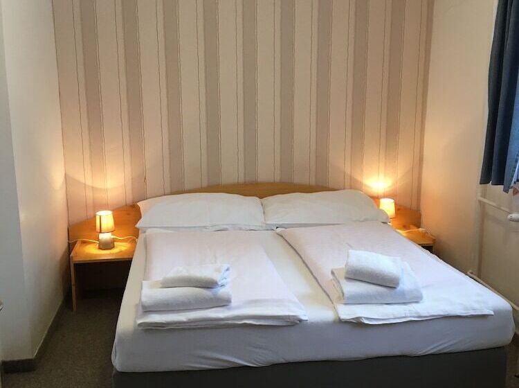 标准间, Tři Růže