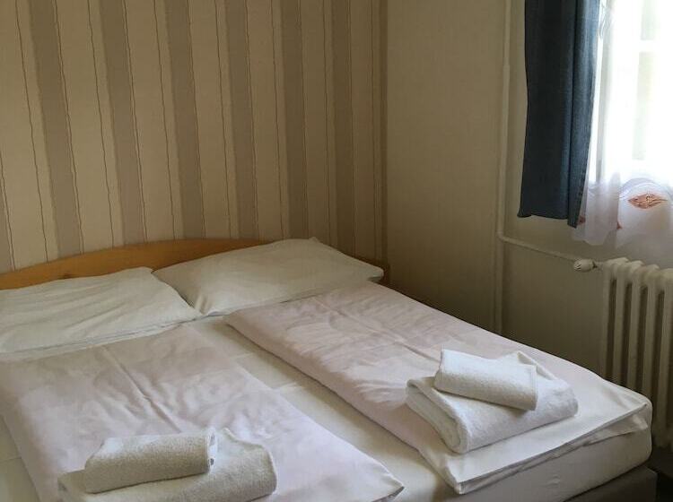 标准间, Tři Růže