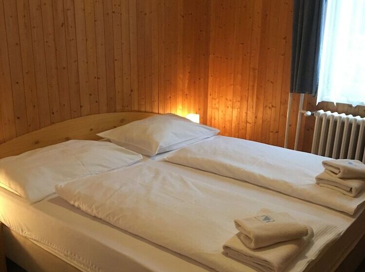 标准间, Tři Růže