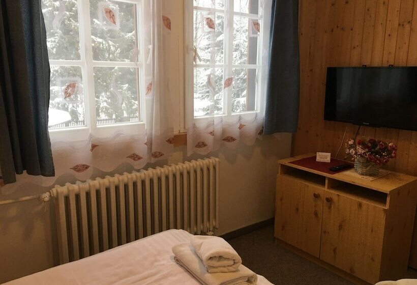 标准间, Tři Růže