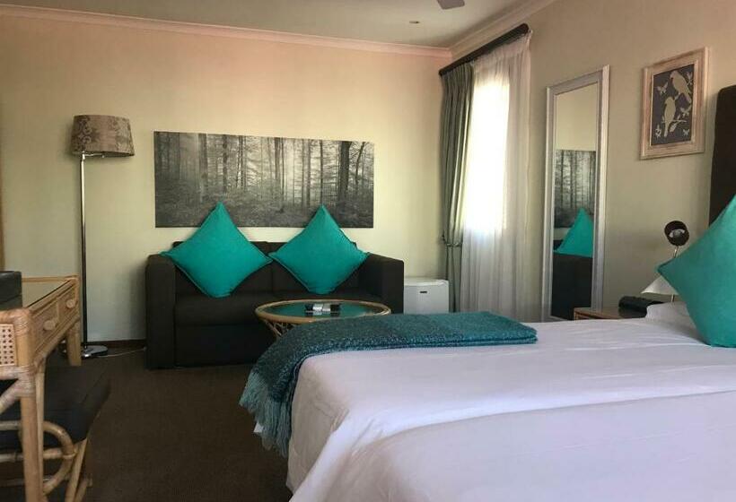 スーペリアトリプルルーム, Olaf S Guest House Solar Installed